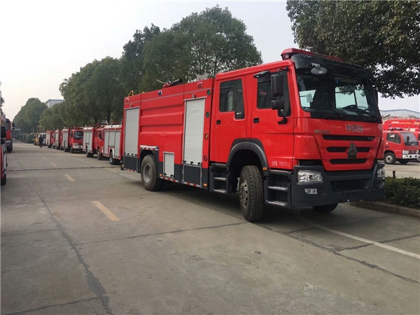 重汽水罐消防車(chē)-8噸水罐消防車(chē)